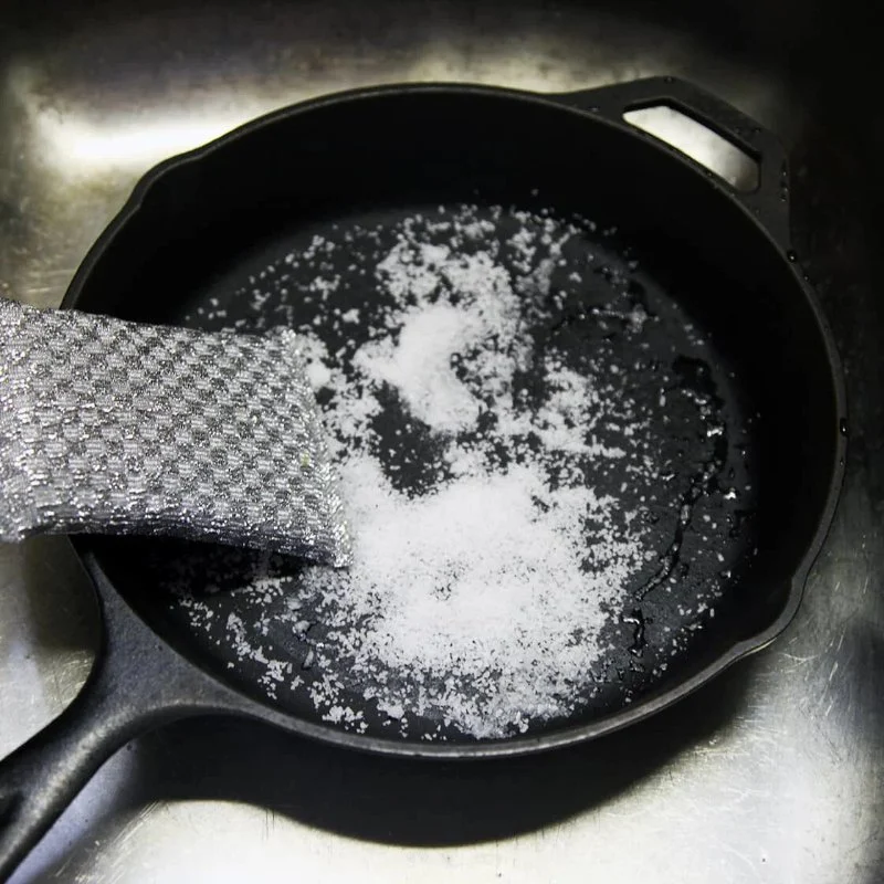 Beginner’s Guide to Cast Iron Pans – Tips for Cooking, Cleaning, and Maintenance