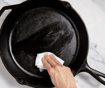 How to Cast Iron Skillet Refinishing at Home: A Complete Guide