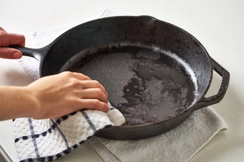 Beginner's Guide to Cast Iron Skillet Refinishing in Your Kitchen