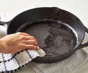 Beginner's Guide to Cast Iron Skillet Refinishing in Your Kitchen
