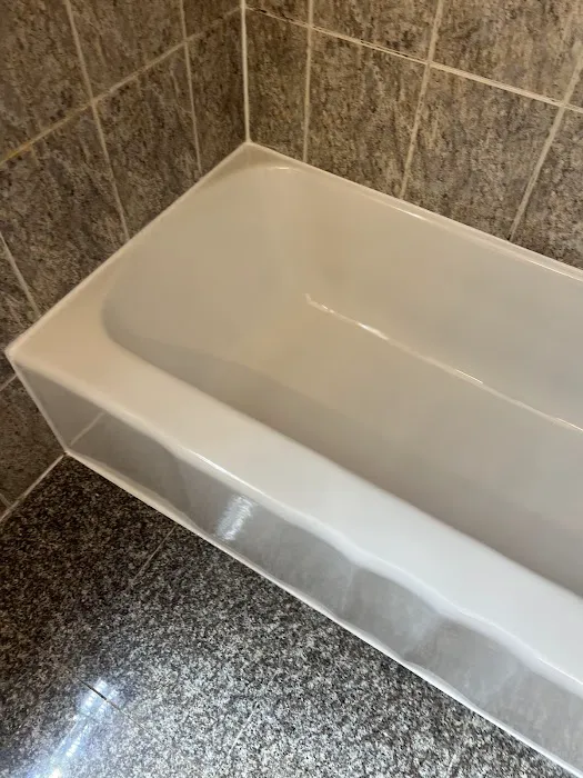 Cutting Edge Reglazing - Bathtub and Tile Refinishing Picture 1