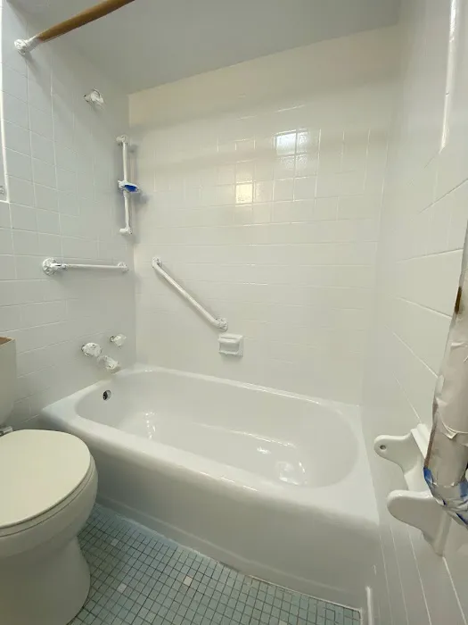 Cutting Edge Reglazing - Bathtub and Tile Refinishing Picture 5