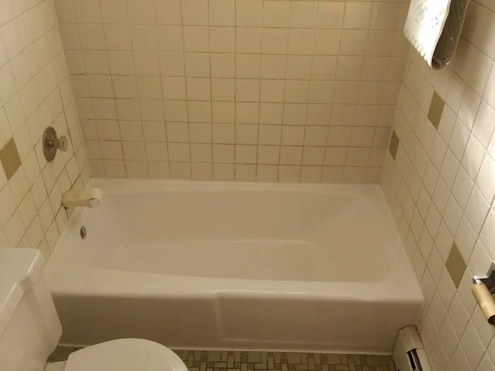 Cutting Edge Reglazing - Bathtub and Tile Refinishing Picture 6