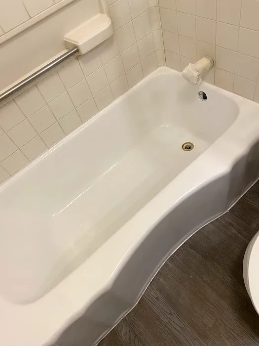 Bathtub and Tile Refinishing PROS Picture 3