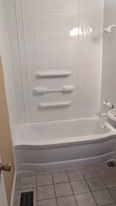 Bathtub and Tile Refinishing PROS Picture 8