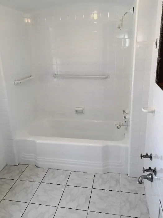 Bathtub and Tile Refinishing PROS Picture 7