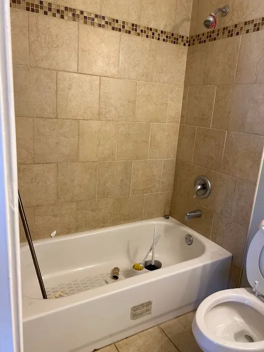 Bathtub and Tile Refinishing PROS Picture 4