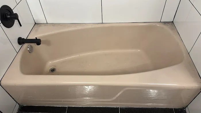 Chicago Bathtub Refinishing I Art of Tub Reglazing Picture 1