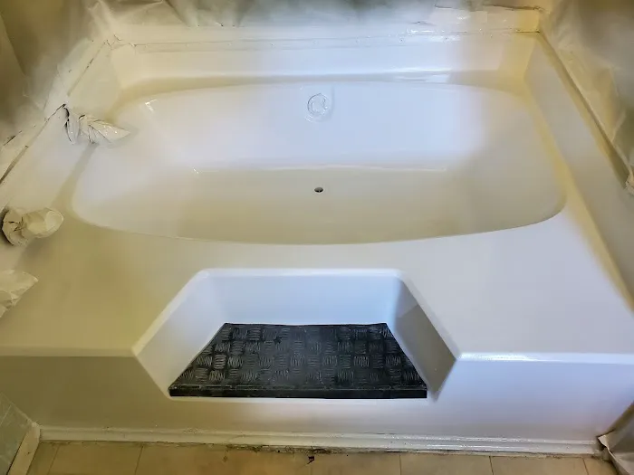 Custom Tub Reglazing Picture 3