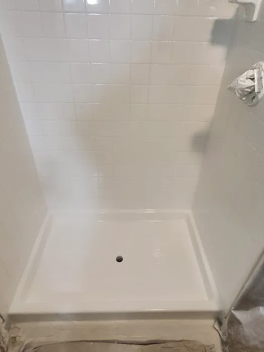 Custom Tub Reglazing Picture 10