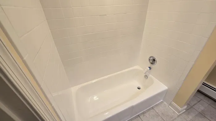Tub Coaters Tub and Tile Refinishing Picture 1