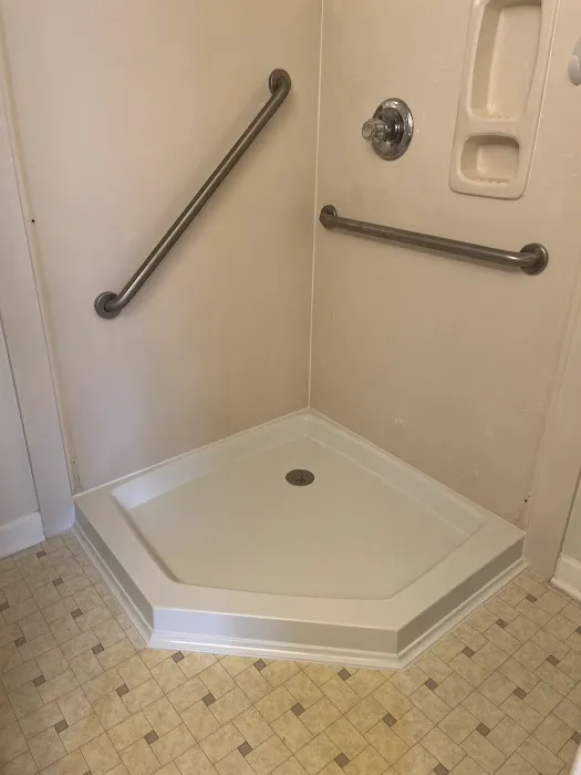 R J's Tub & Tile Refinishing, LLC Picture 1