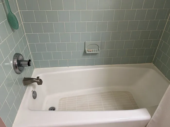 R J's Tub & Tile Refinishing, LLC Picture 8