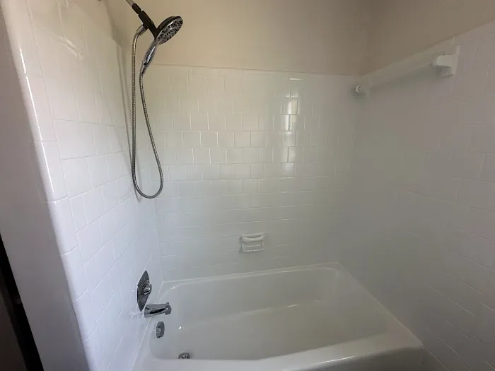 R J's Tub & Tile Refinishing, LLC Picture 9