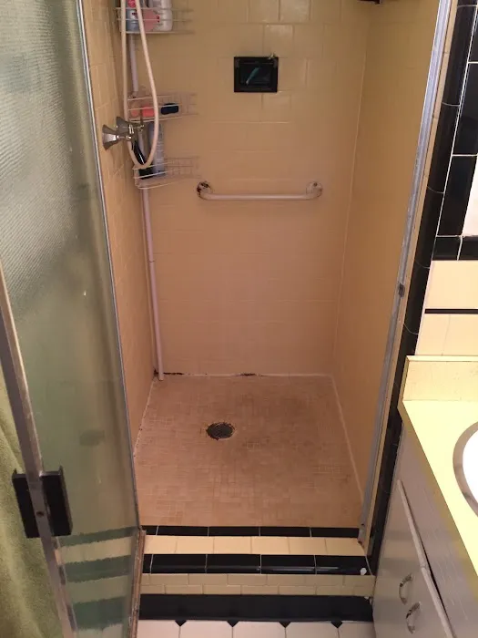 R J's Tub & Tile Refinishing, LLC Picture 3