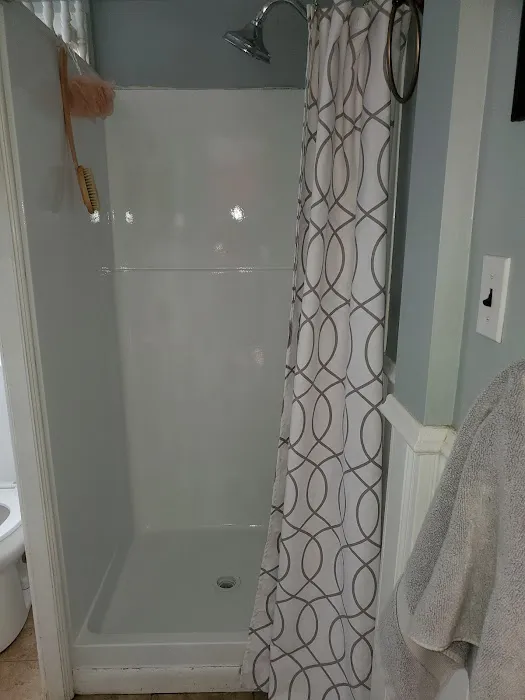 R J's Tub & Tile Refinishing, LLC Picture 2