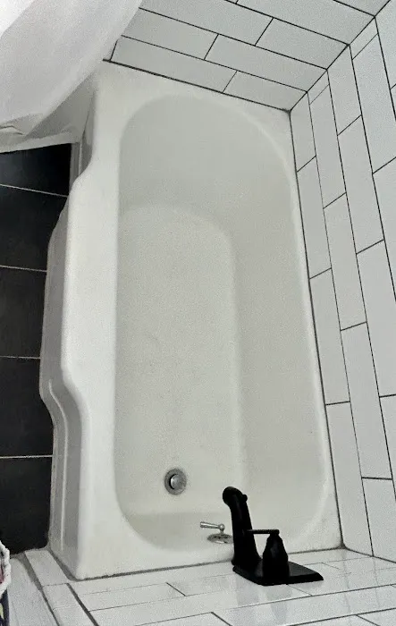Bathtub And Kitchen Countertop Refinishing Picture 4