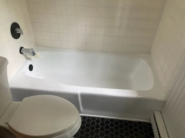 Like New Bathtub Refinishing Picture 1