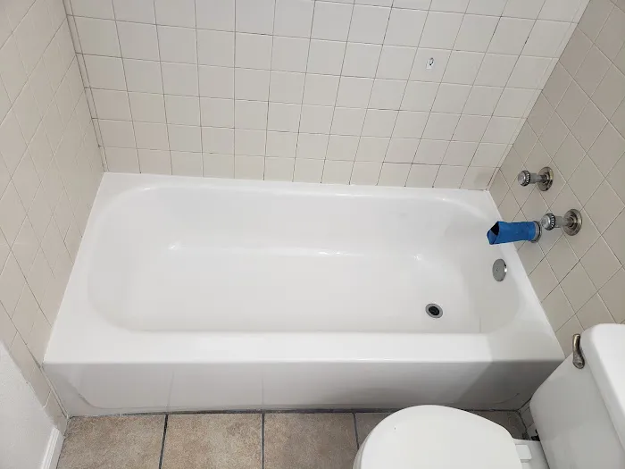 WVH Bathtub Refinishing Picture 3