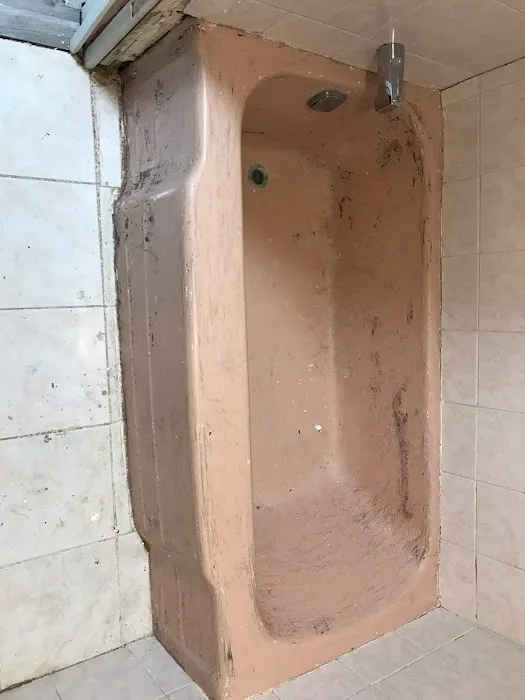 WVH Bathtub Refinishing Picture 9