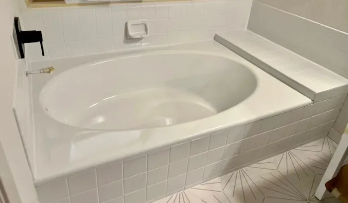 J&S Tub & Tile Refinishing Picture 1