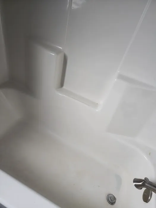 Flora's Tub Repair LLC Picture 1