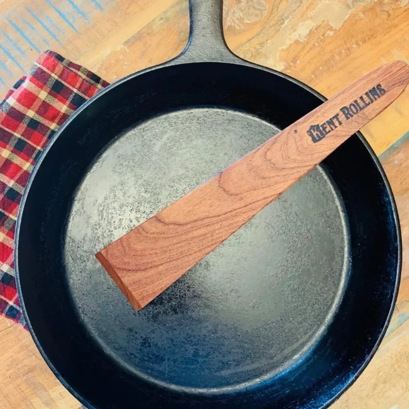 How Professionals Handle Cast Iron Skillet: Expert Tips & Techniques
