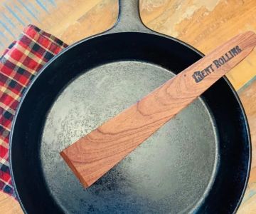 How Professionals Handle Cast Iron Skillet: Expert Tips & Techniques