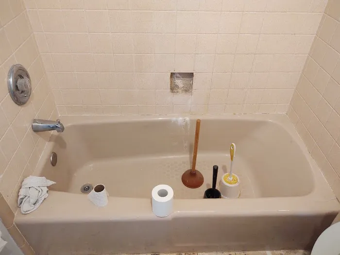 The Tropical Tub Doctor Picture 1