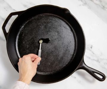 How to Season a Cast Iron Skillet for Longevity and Performance | Expert Tips