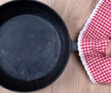 How Professionals Handle Vintage Cast Iron Cookware – Care, Restoration, and Maintenance Tips