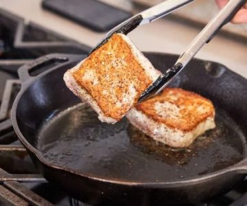 How Professionals Handle Cast Iron Skillets: Expert Tips and Care