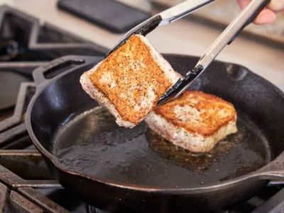How Professionals Handle Cast Iron Skillets: Expert Tips and Care