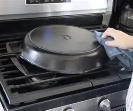 How to Restore a Cast Iron Pan: Step-by-Step Guide for Beginners