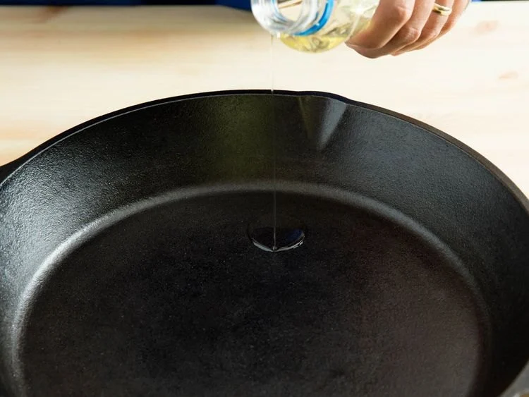 How Professionals Handle Refinishing Cast Iron Pans