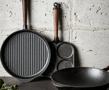 Before and After Restoring Old Cast Iron: Transforming Vintage Cookware into Timeless Beauty