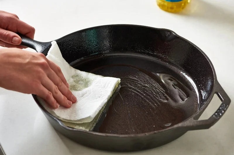Before and After Seasoning a Cast Iron Skillet: Tips and Techniques