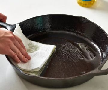 Before and After Seasoning a Cast Iron Skillet: Tips and Techniques