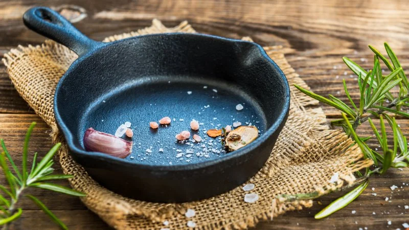 How to Identify Vintage Cast Iron Skillet: Tips and Insights