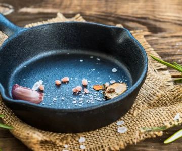 How to Identify Vintage Cast Iron Skillet: Tips and Insights
