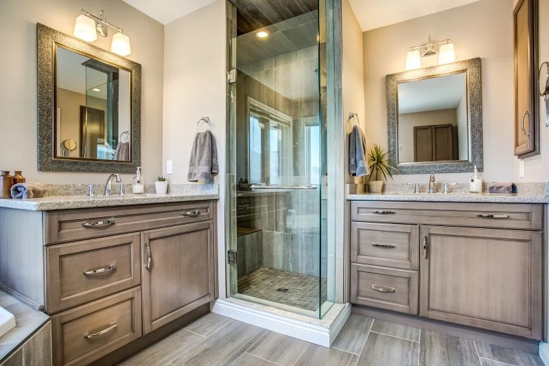 How Much Should You Tip Your Bathroom Remodeling Crew? Etiquette and Industry Norms