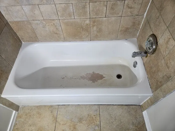 J&J TUB AND WALL RENOVATION Picture 10