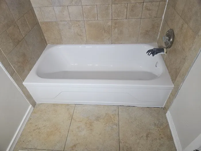 J&J TUB AND WALL RENOVATION Picture 3