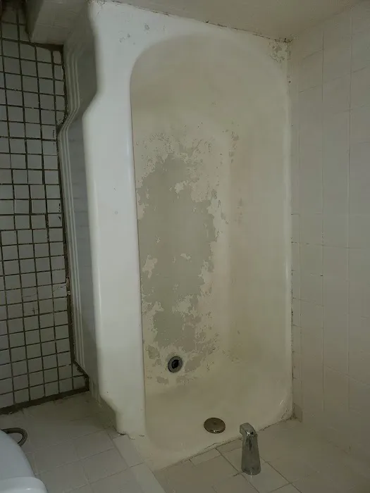 J&J TUB AND WALL RENOVATION Picture 5