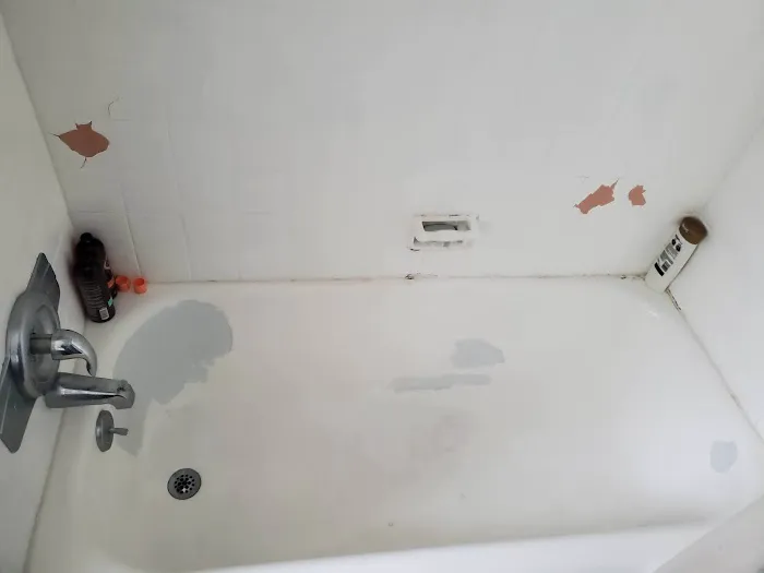 DAB HANDS TUB & TILE REGLAZING, LLC Picture 1
