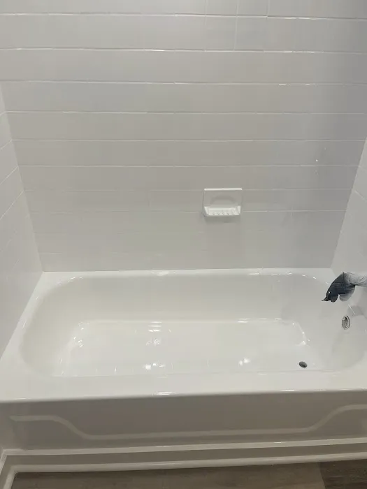 Majestic Bathtub and Tile Reglazing Picture 1