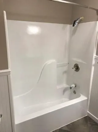 GFR Bathtub Refinishing Picture 1
