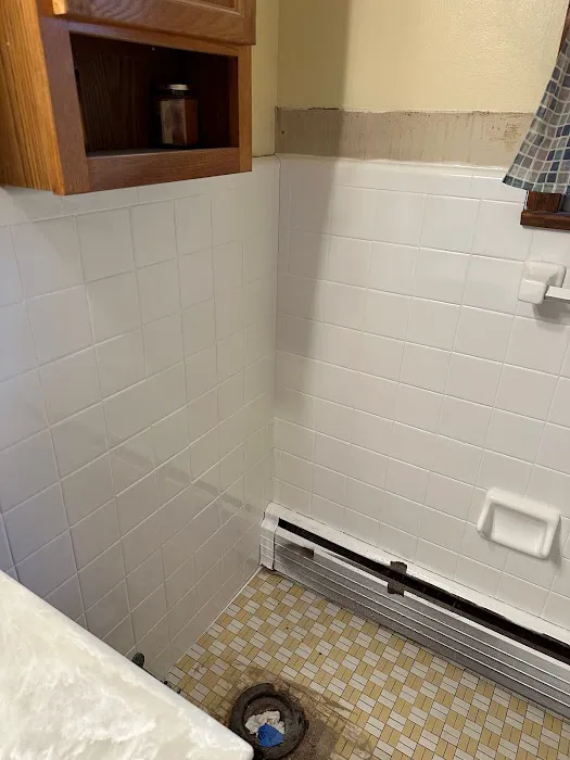 Majestic Bathtub and Tile Reglazing Picture 5