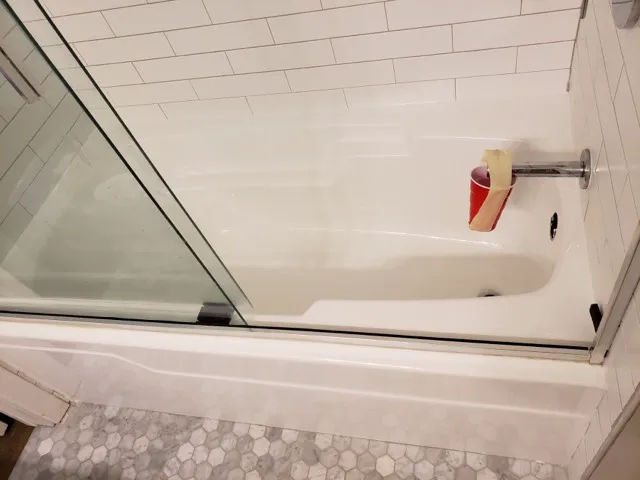 Reglazing bathtubs sinks shower trays Picture 2