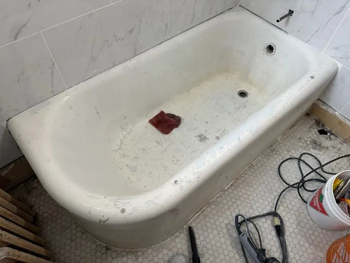 Shiny Tub Bathtub and Tile Reglazing Picture 8